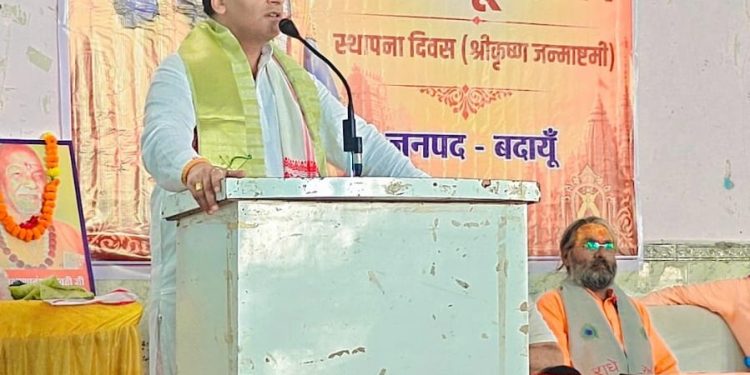 विहिप के स्थापना दिवस पर उझानी में भव्य कार्यक्रम, हिंदू समाज की एकजुटता पर जोर