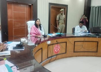 सीडीओ ने अधिकारियों को दिए कार्यों में सुधार के निर्देश