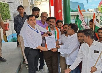 सहसवान में जलभराव के खिलाफ कांग्रेस का धरना, स्थायी समाधान की मांग