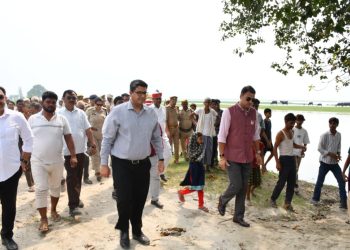 मंडलायुक्त ने बाढ़ प्रभावित क्षेत्रों का लिया जायजा, राहत-बचाव कार्यों की समीक्षा