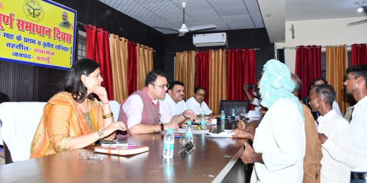 शिकायतों का सर्वोच्च प्राथमिकता पर करें निस्तारण : डीएम