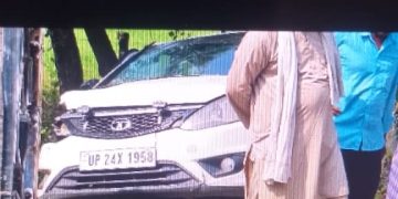 लग्जरी कार और ई-रिक्शा की टक्कर में मां-बेटी समेत चार घायल