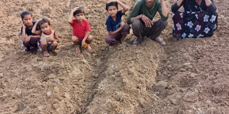 पैमाइश में तीन बीघा जमीन कम करने का आरोप, महिला ने समाधान दिवस में लगाई गुहार