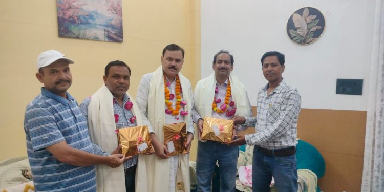 राष्ट्रीय भाषा अवार्ड से सम्मानित शिक्षकों का बदायूं में स्वागत
