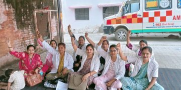 संविदा एएनएम कर्मियों ने किया धरना-प्रदर्शन, सीएमओ को ज्ञापन