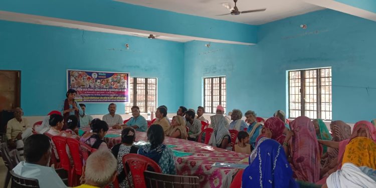 दलित समाज के पुनर्निर्माण पर राउंड टेबल में शिक्षा, आर्थिक आत्मनिर्भरता और संवैधानिक अधिकारों पर जोर