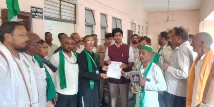 तहसील सदर में भ्रष्टाचार और किसानों की समस्याओं को लेकर भाकियू असली ने सौंपा ज्ञापन
