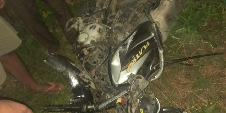 तेज रफ्तार कंटेनर की टक्कर से बाइक सवार दो युवकों की मौत