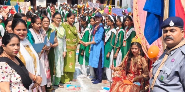बालिकाएं अपनी अद्भुत क्षमता को पहचानें : वीरू