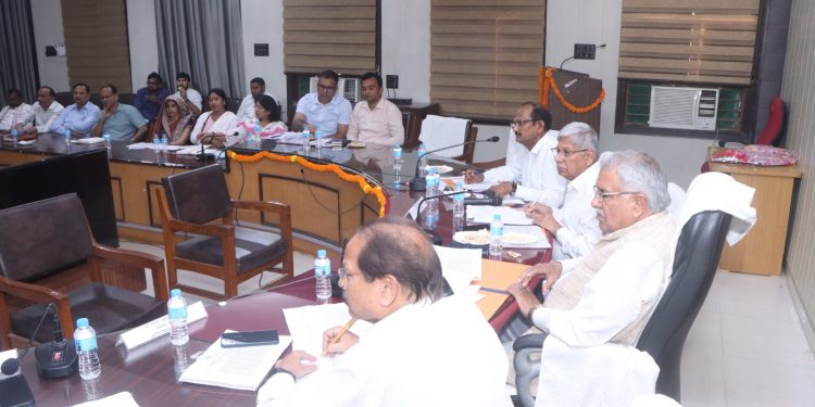 पिछड़ा वर्ग आयोग के समक्ष जनप्रतिनिधियों ने रखीं क्षेत्रीय समस्याएं और सुझाव