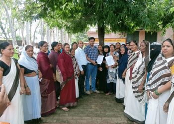 आठ सूत्रीय मांगों को लेकर आशा कार्यकर्ताओं ने सौंपा ज्ञापन, 23 अक्टूबर को लखनऊ में महापड़ाव की चेतावनी
