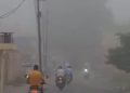 सर्दी की दस्तक या बारिश के बाद मौसम की मार? सुबह घने कोहरे में लिपटा नजर आया बदायूं