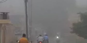 सर्दी की दस्तक या बारिश के बाद मौसम की मार? सुबह घने कोहरे में लिपटा नजर आया बदायूं
