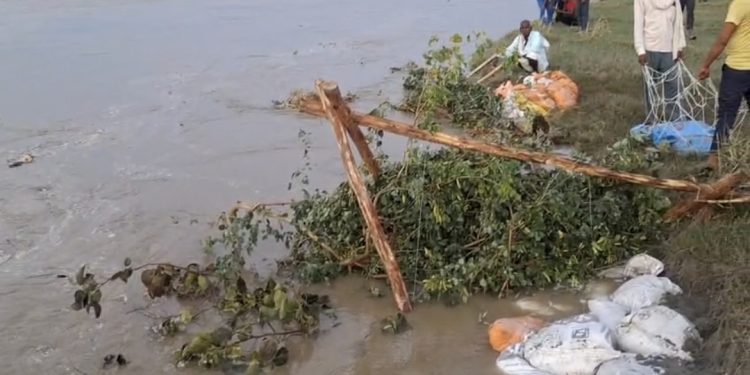 कदमनगला में भीषण कटान के बाद प्रशासन और बाढ़ खंड की खुली नींद, रैपुरा पर मंडराया खतरा