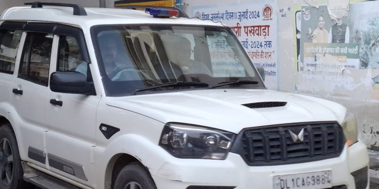 यूपी से बड़ी खबर : दिल्ली क्राइम ब्रांच टीम का सीएमओ कार्यालय पर छापा, डॉक्टर-कर्मचारियों से छह घंटे पूछताछ