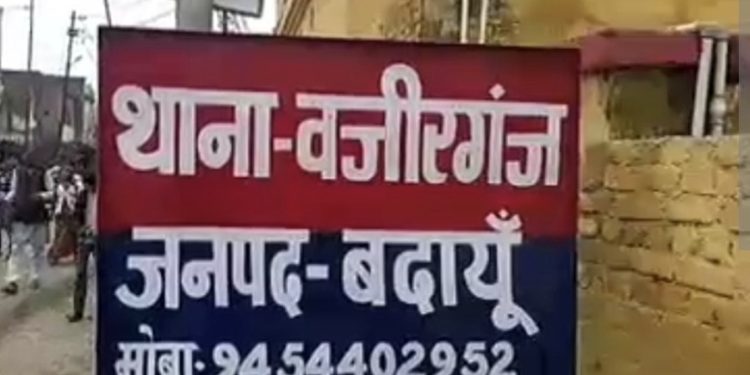 घर में घुसकर महिला से छेड़छाड़ व मारपीट का आरोप, जेवर लेकर फरार