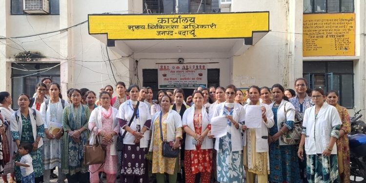 बदायूं में 10 साल से अधिक समय से सेवाएं दे रहीं एएनएम ने उठाई स्थायीकरण की मांग, अक्टूबर में विधानसभा मार्च की चेतावनी