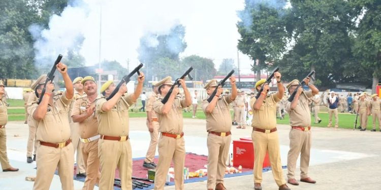 देशभर में धरना-प्रदर्शनों और आंदोलनों के बीच अलर्ट हुआ बदायूं प्रशासन, पुलिस ने किया दंगा नियंत्रण मॉकड्रिल का अभ्यास