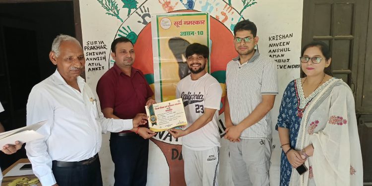 जनपद स्तरीय योग प्रतियोगिता में शिक्षकों ने दिखाई प्रतिभा