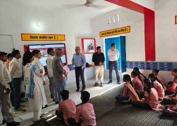 विशेष सचिव ने ब्लॉक कार्यालय और विद्यालयों का किया निरीक्षण