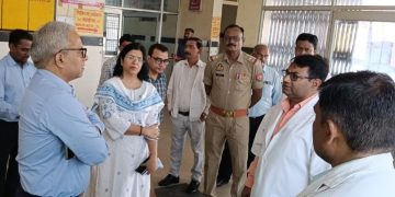 बदायूं में सीएचसी सैदपुर की व्यवस्थाओं का विशेष सचिव ने लिया जायजा