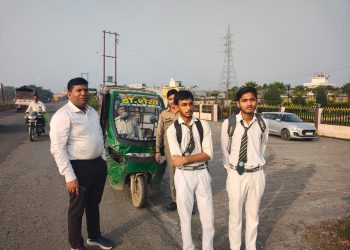 स्कूलों के आसपास अवैध ई-रिक्शा के खिलाफ परिवहन विभाग का विशेष अभियान, 20 की जांच, 6 सीज