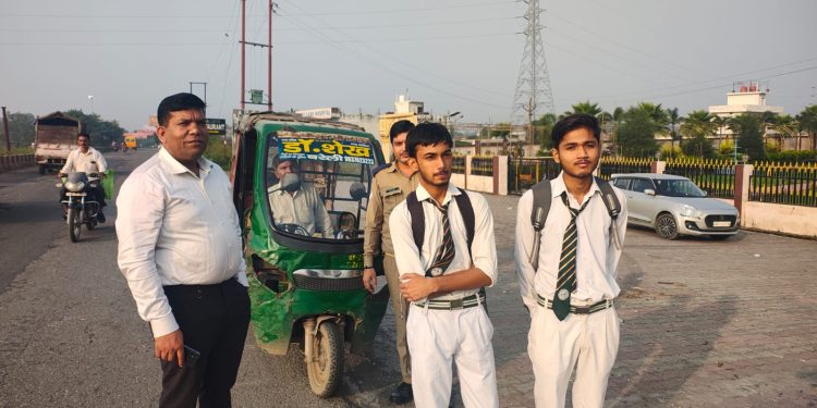 स्कूलों के आसपास अवैध ई-रिक्शा के खिलाफ परिवहन विभाग का विशेष अभियान, 20 की जांच, 6 सीज
