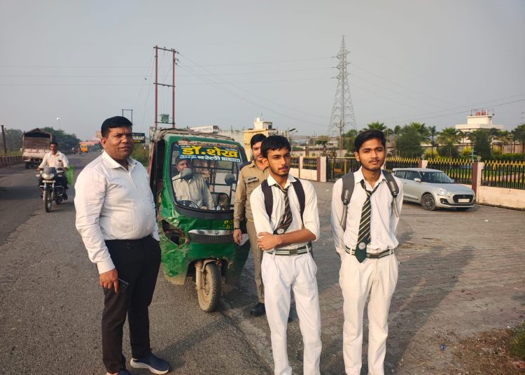 स्कूलों के आसपास अवैध ई-रिक्शा के खिलाफ परिवहन विभाग का विशेष अभियान, 20 की जांच, 6 सीज