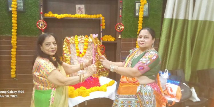 डांडिया और गरबा के रंग में रंगा बदायूं क्लब महिला प्रकोष्ठ, धूमधाम से मनाया नवरात्र उत्सव