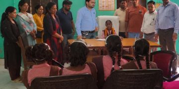 मिशन शक्ति के तहत छात्रा नेहा बनीं एक दिन की खंड शिक्षा अधिकारी