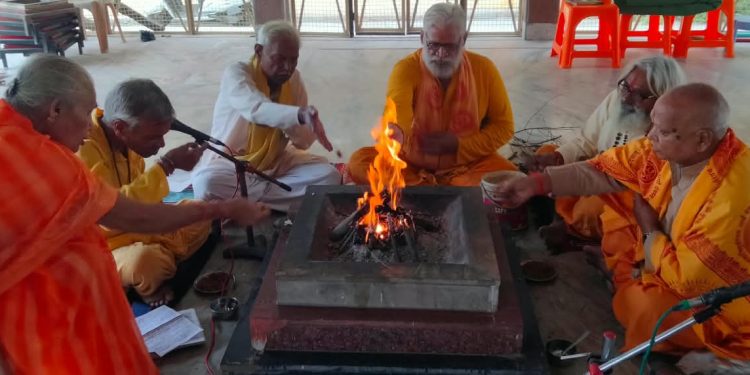 गायत्री शक्तिपीठ पर मां चंद्रघंटा की विधि-विधान से पूजा-अर्चना, गायत्री महायज्ञ में विश्व कल्याण की कामना