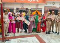 बदायूं में थानों की मिशन शक्ति टीम ने चलाया जागरूकता अभियान, हेल्पलाइन नंबरों की जानकारी देकर बांटे पंपलेट