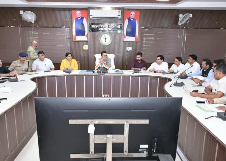 वोटर लिस्ट में नाम जुड़वाने के लिए आज और 24 अक्टूबर को विशेष अभियान