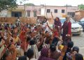 काली पट्टी बांधकर आशाओं का विरोध प्रदर्शन जारी, इमरजेंसी सेवाओं में करेंगी सहयोग