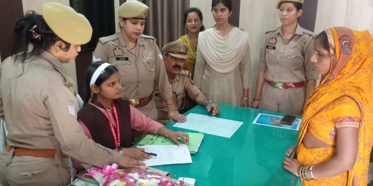 मिशन शक्ति: कक्षा आठ की छात्रा साक्षी बनी एक दिन की थाना प्रभारी