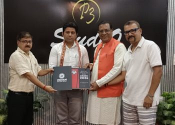 अंतरराष्ट्रीय पत्रिका के मुख्य पृष्ठ पर छाए साहित्यकार डॉ. त्रिवेंद्र कुमार सिंह, लेखनी को मिला वैश्विक सम्मान