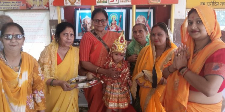 नवमी पर पांच कुंडीय गायत्री महायज्ञ, देवकन्याओं का पूजन