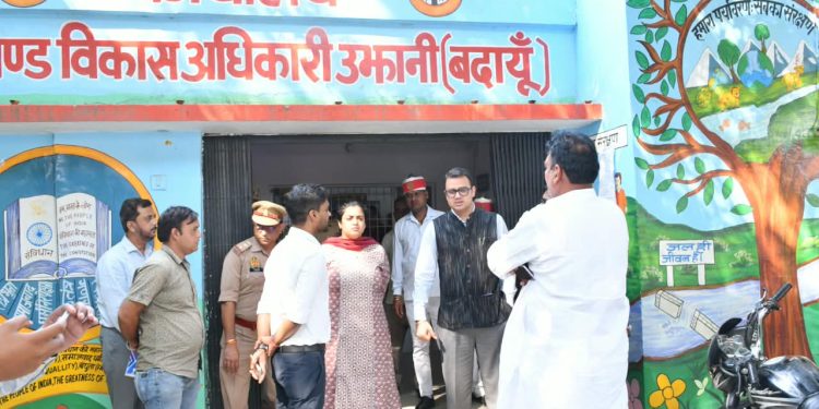 डीएम-एसएसपी ने किया मतदेय स्थलों का निरीक्षण