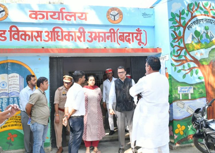 डीएम-एसएसपी ने किया मतदेय स्थलों का निरीक्षण