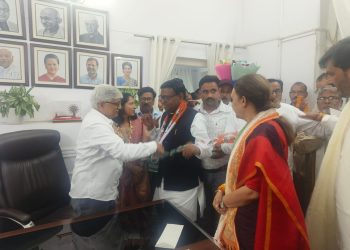 बदायूं के पूर्व बीएसए डॉ. महेंद्र प्रताप सिंह कांग्रेस में शामिल, समर्थकों के साथ लखनऊ में ली सदस्यता