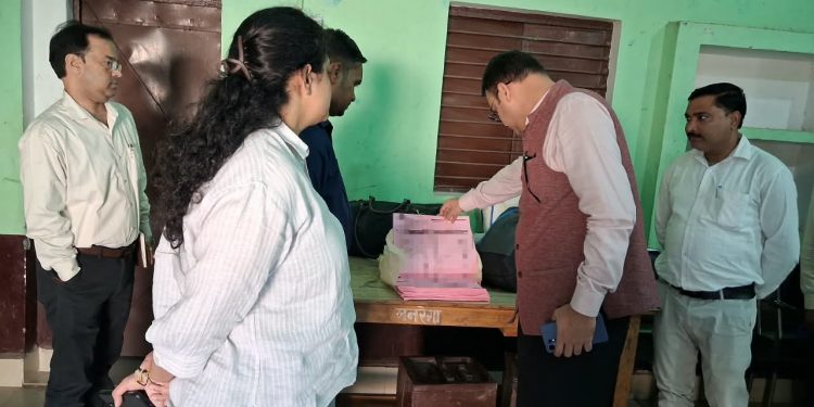 बरेली-मुरादाबाद शिक्षक एमएलसी चुनाव: पोलिंग पार्टियां रवाना, आज 3935 मतदाता करेंगे मतदान