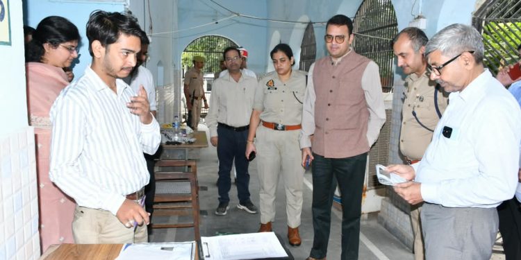 बदायूं में शांतिपूर्ण संपन्न हुई पीईटी-2026 परीक्षा, 5387 अभ्यर्थी रहे अनुपस्थित