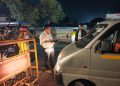 बकाया टैक्स जमा नहीं करने वाले 16 वाहन सीज, 64 के चालान
