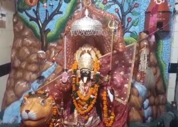 धरती-गगन में होती है तेरी जय-जयकार, ओ मैया! नगला मंदिर में मां चंद्रघंटा की पूजा-अर्चना को उमड़े श्रद्धालु