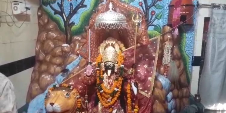 धरती-गगन में होती है तेरी जय-जयकार, ओ मैया! नगला मंदिर में मां चंद्रघंटा की पूजा-अर्चना को उमड़े श्रद्धालु
