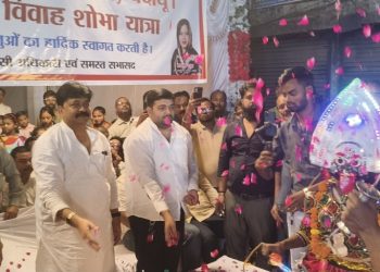 आबिद रजा ने पुष्पवर्षा कर किया श्रीराम बारात का भव्य स्वागत, रेड कारपेट मैटिंग बनी आकर्षण