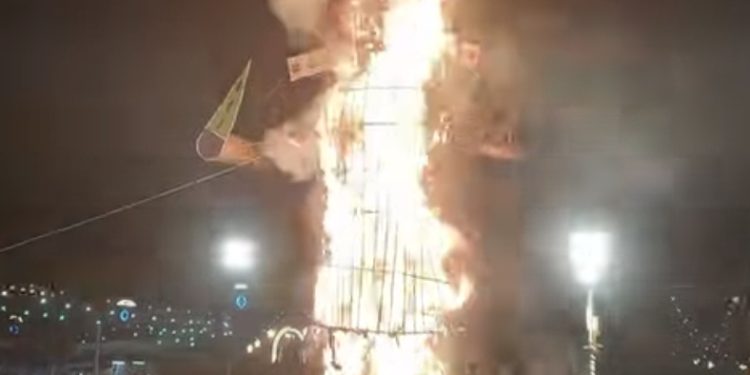 बदायूं में धूमधाम से मनाया गया विजयदशमी पर्व, रावण के पुतले का भव्य दहन