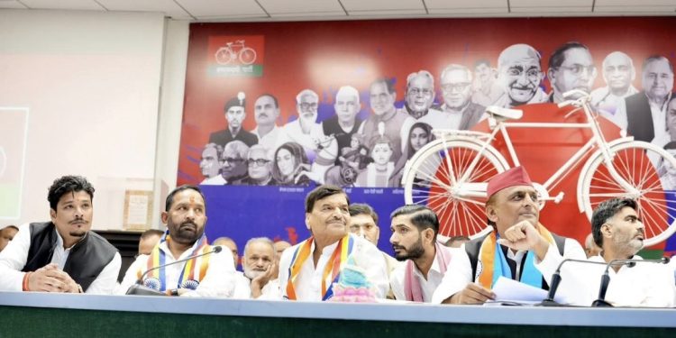 बदायूं में भाजपा को झटका : सपा में पूर्व विधायक सिनोद शाक्य और कुशाग्र सागर समेत कई नेता शामिल